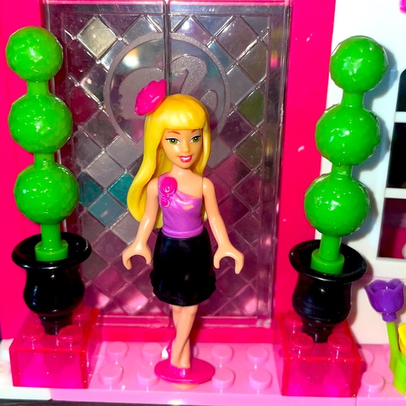 Barbie Pet Shop - Picture 2 of 12
